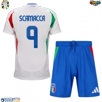 Otroški Nogometni dresi Italija Gianluca Scamacca #9 Gostujoči EP 2024 Kratek Rokav (+ Kratke hlače)